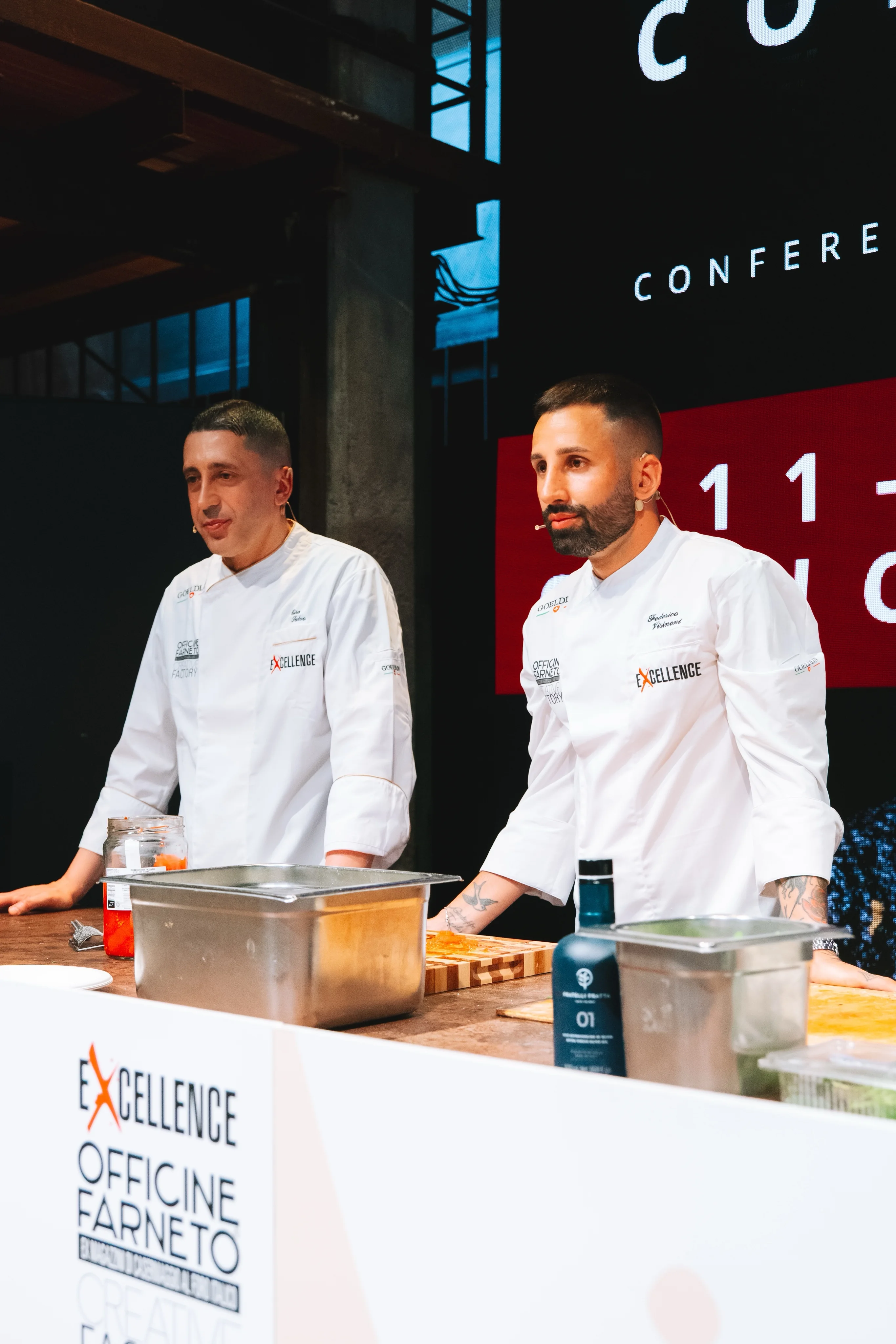 Federico Visinoni sul palco durante un evento