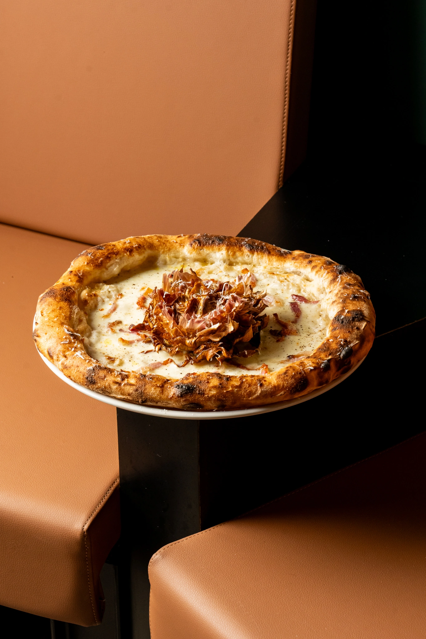 Pizza FERMENTO al tavolo nel locale